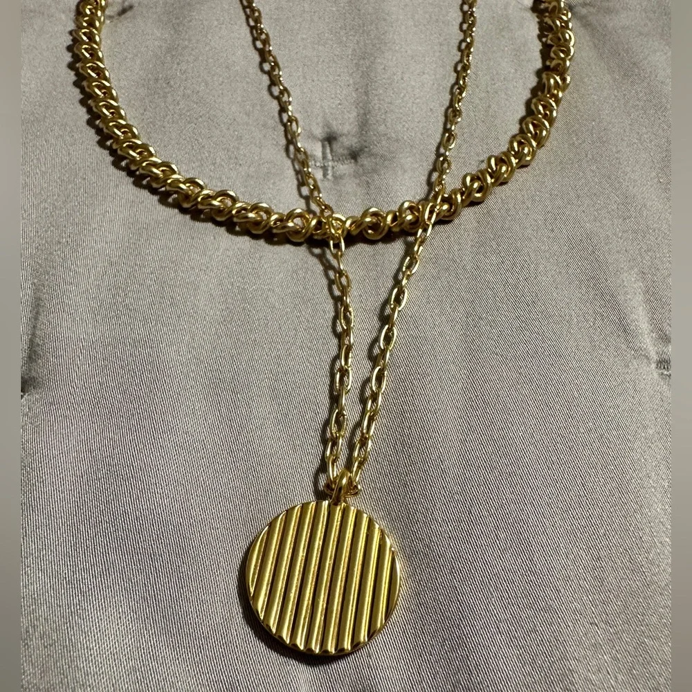 Madewell Two-Pack Twisted Layered Disc Pendant Gold Tone Chain Necklace Set - Picture 2 of 5